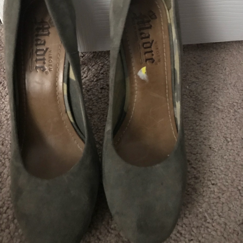 Pumps - Picture 2 of 5